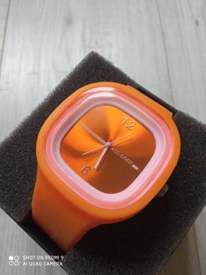 Vodotesné oranžové hodinky - Obrázok č. 1