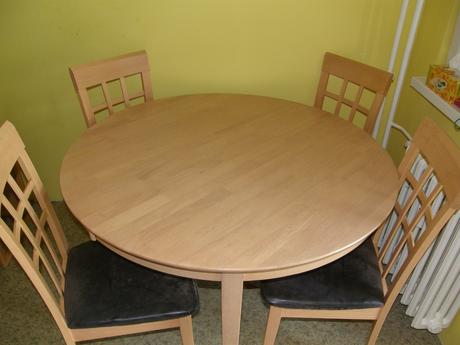 Jedálenský stol so stoličkami - Obrázok č. 1