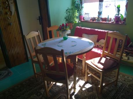 stôl a stoličky - Obrázok č. 1