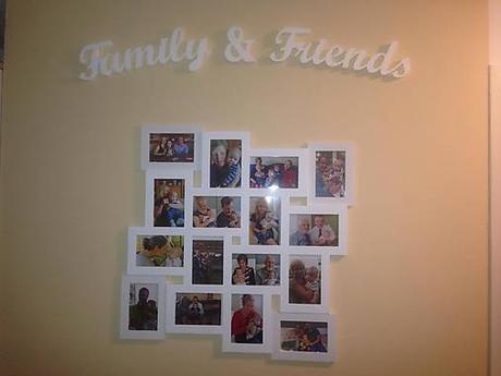 Nápis Family & Friends - Obrázok č. 1