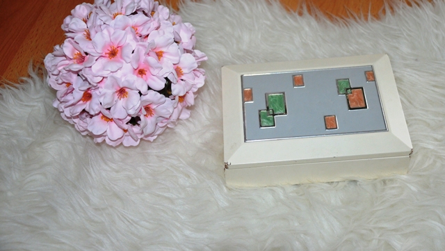 biela šperkovnica so zrkadlom - Obrázok č. 1