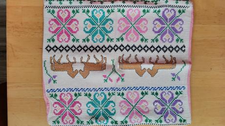 obliecka na vankus rucne vysivana - Obrázok č. 1