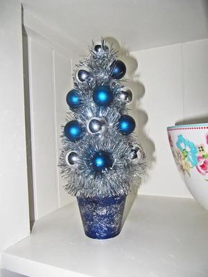 Vianočný modro - strieborný stromček - výška 25 cm - Obrázok č. 1