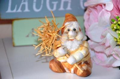 dekorácia santa s metlou - Obrázok č. 1