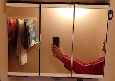 Kúpeľňové skrinkové zrkadlo + iné - Obrázok č. 1