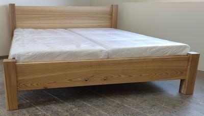 Manželská posteľ z jaseňového dreva - Obrázok č. 1