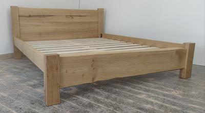 Masívna posteľ - Obrázok č. 1