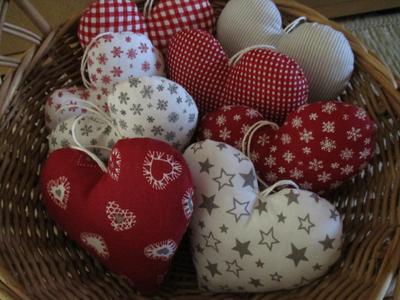 Vianočné srdiečka v bordovom a sivom - Obrázok č. 1