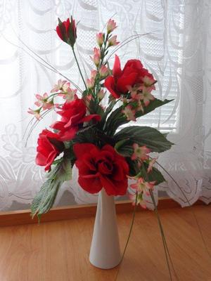 Keramika váza s kytkou ruží - Obrázok č. 1