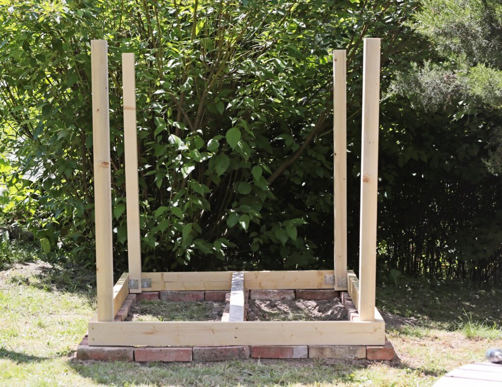 konštrukcia na drevený záhradný domček