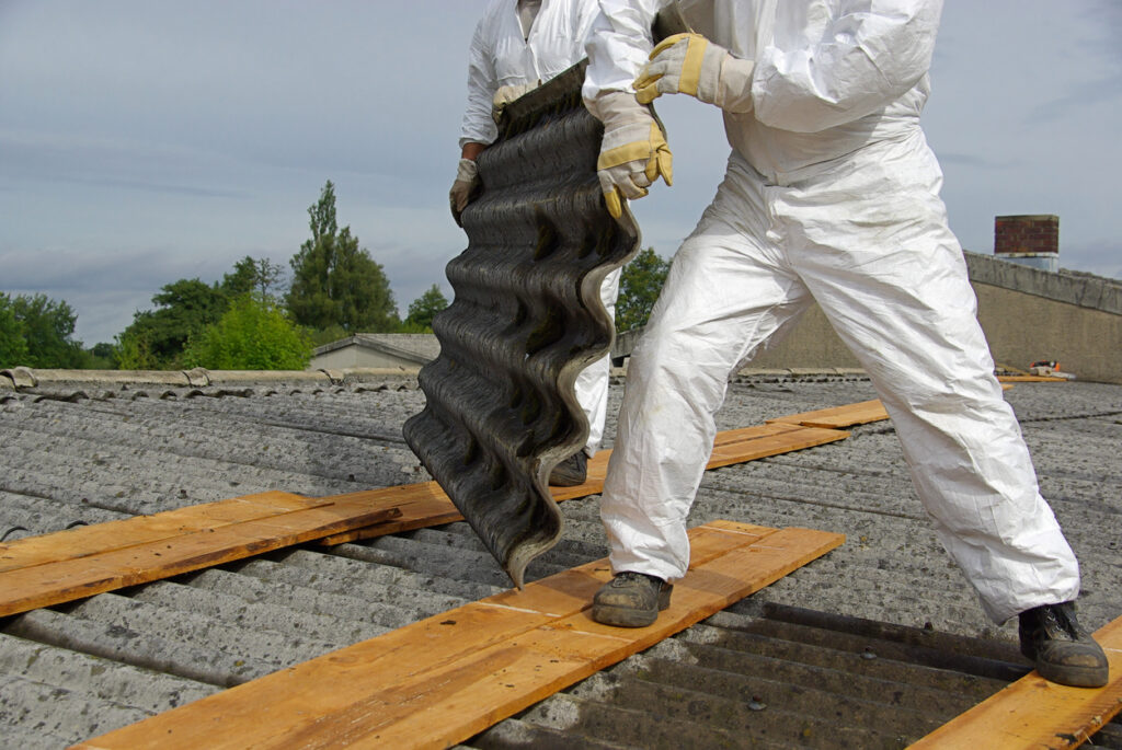 Odstránenie azbestu: Ako prebieha a prečo mu venovať pozornosť?