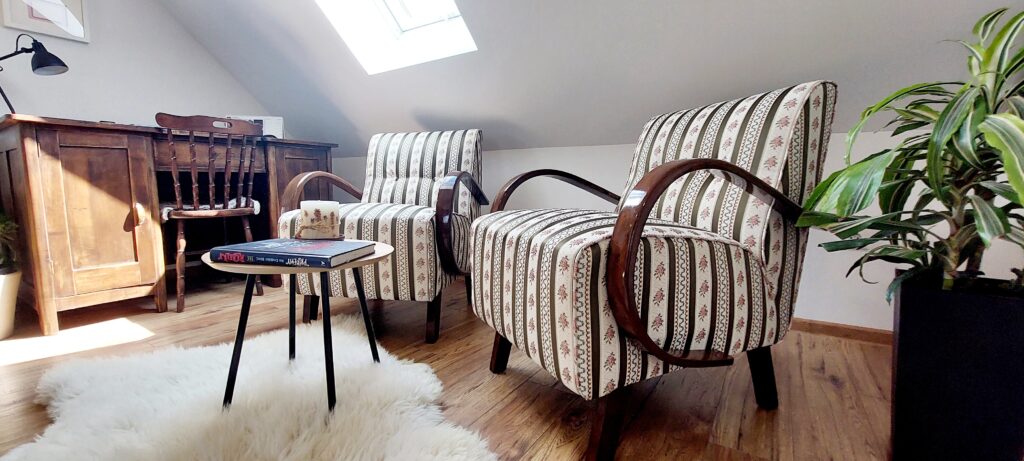 kreslá vo vidieckom štýle 