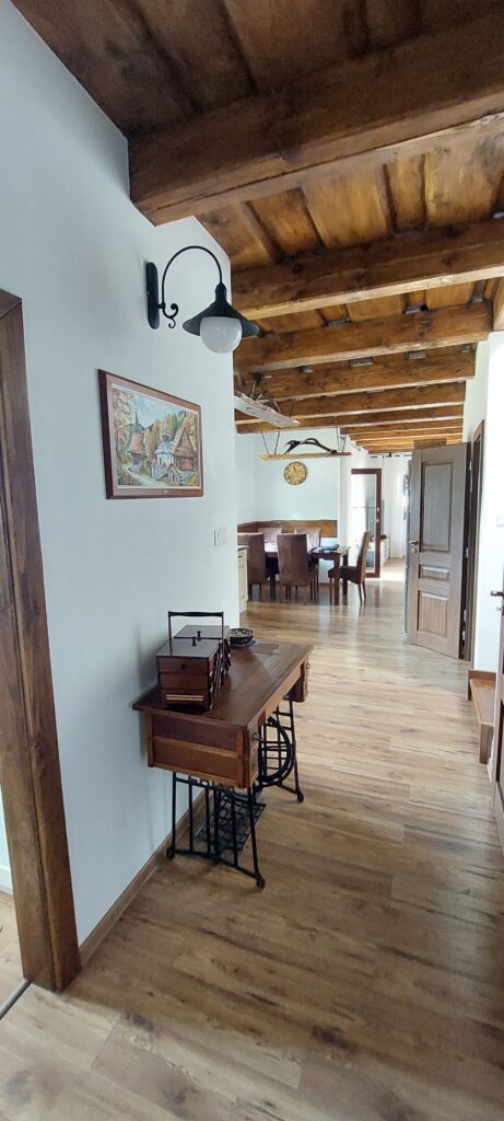 stôl zo šijacieho stroja 