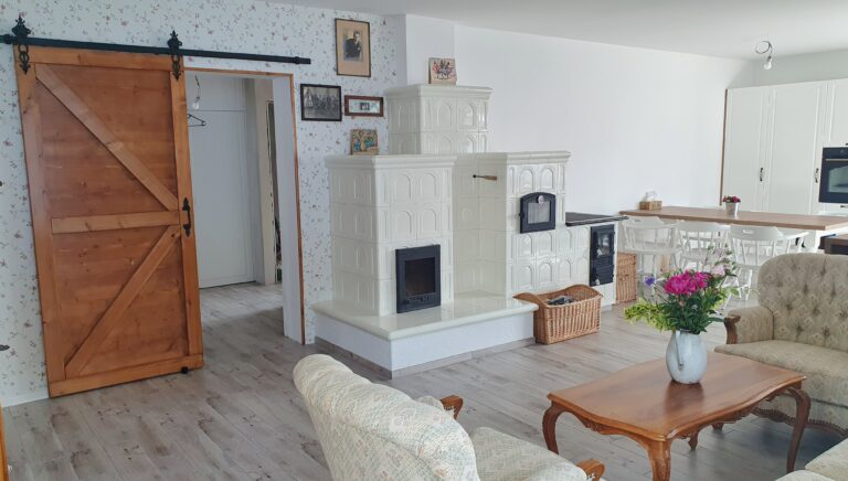 Na návšteve: Bielu pec im všetci ofrflali, dnes je dominantou zrekonštruovaného domu