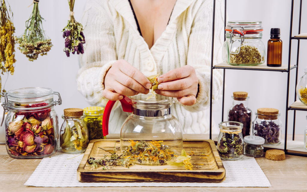 Čaj z liečivých byliniek