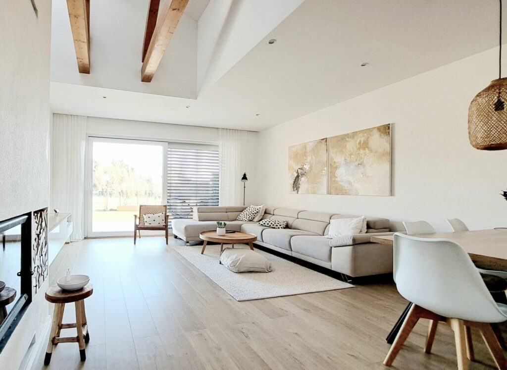 svetlý interiér v krémových farbách