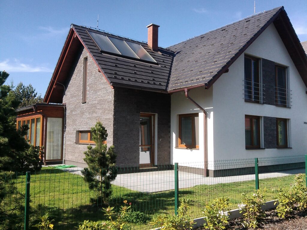 hnedé plastové okná