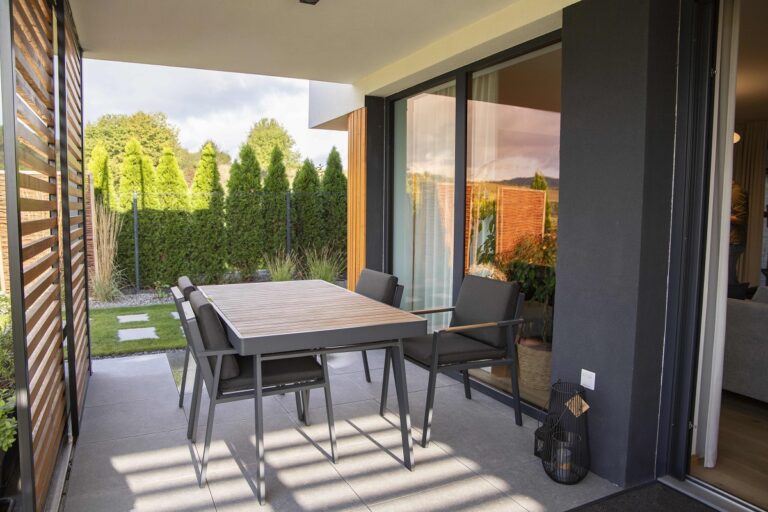 Ani životnosť plastových okien nie je večná