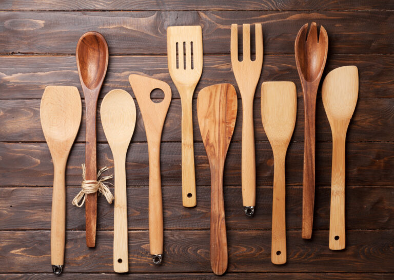 Ako vyčistiť drevené varechy a ako ich chrániť pred poškodením