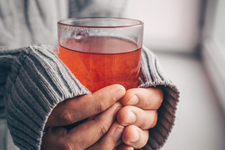 Účinné domáce sirupy proti kašľu a nádche: 5 overených receptov, ktoré vám pomôžu cítiť sa lepšie bez chémie