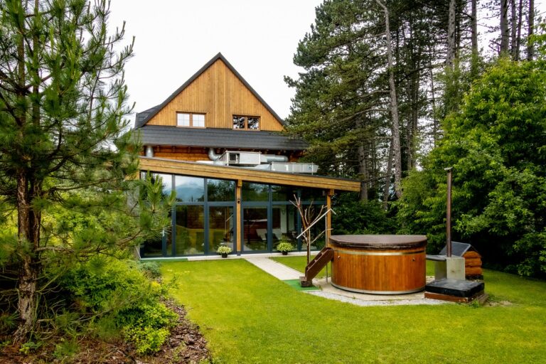 Úloha okien v efektívnom hospodárení: Správny výber a montáž okien môžu výrazne znížiť náklady na vykurovanie a chladenie