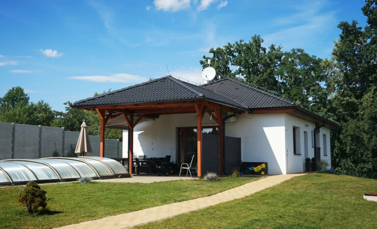 Koľko stojí nová strecha? A čo dostanem za svoje peniaze? Počítajte s nami.