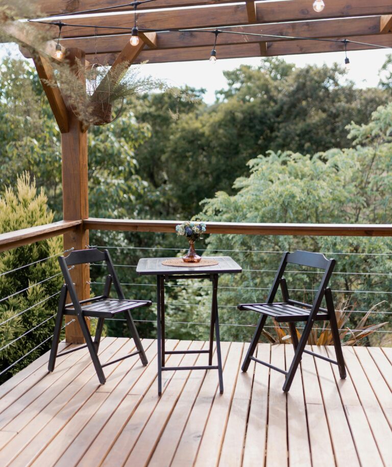 Olej alebo olejová lazúra? Čím ošetriť drevo v záhrade