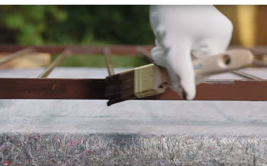 aplikácia farby štetcom