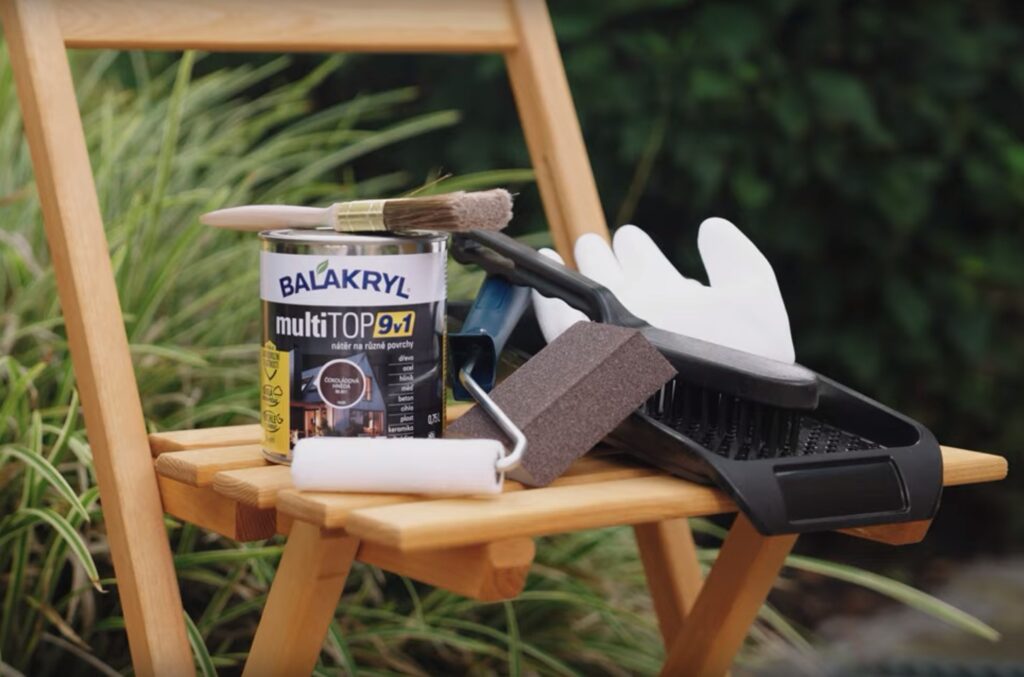 využitie farby Balakryl MultiTop 9v1 na záhradný nábytok