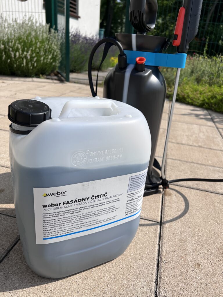 Weber fasádny čistič 