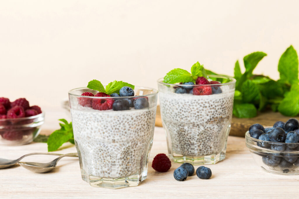 smoothie z chia semienok a lesného ovocia