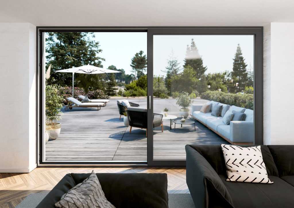 Posuvné dvere REHAU typu HS portál s výhľadom na terasu